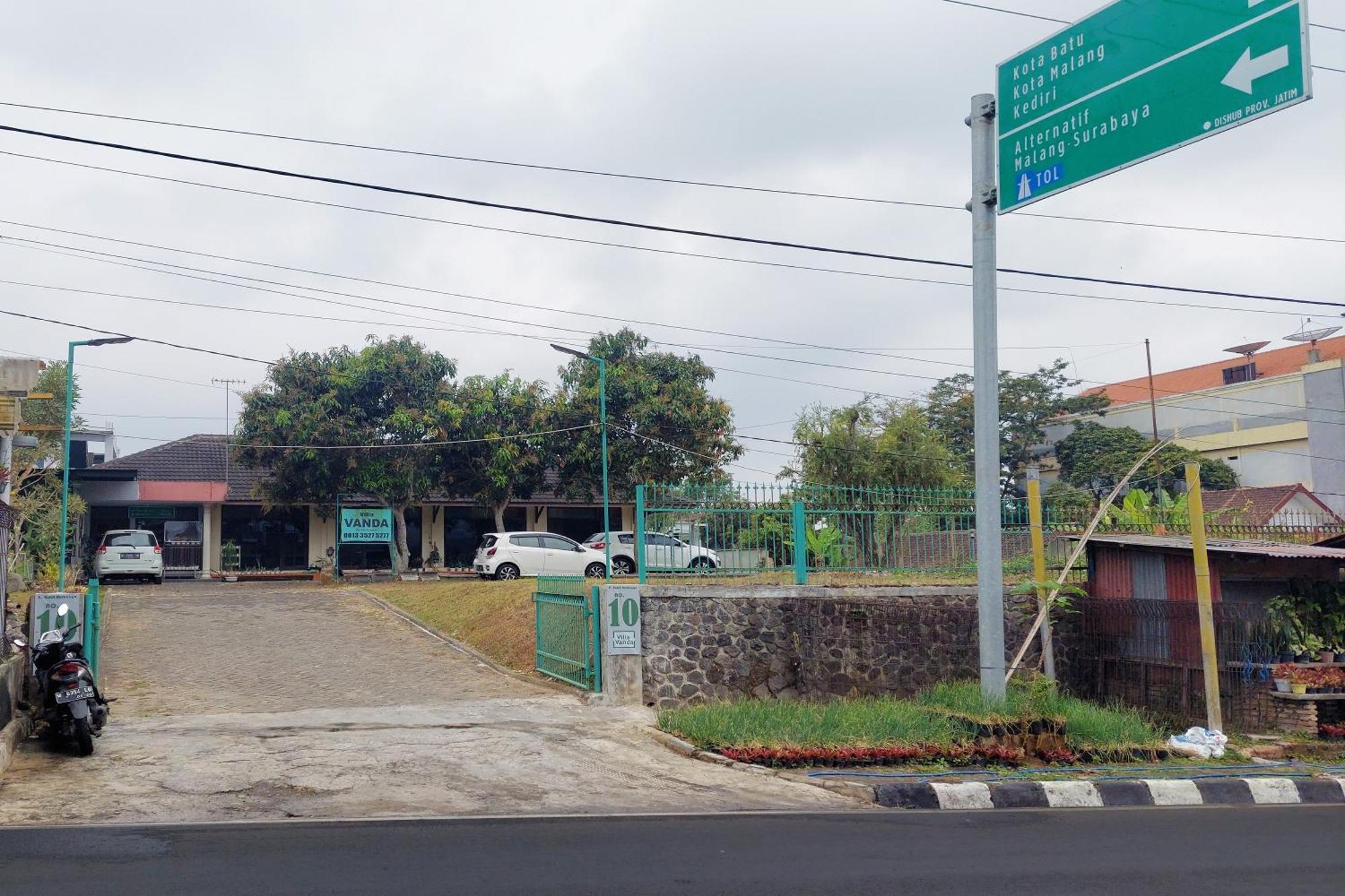 Vanda Villa Batu Luaran gambar